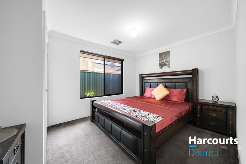 Photo - 25 Karlak Circuit, Forrestfield WA 6058 - Image 14