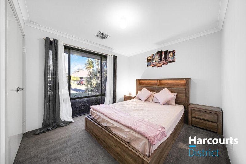 Photo - 25 Karlak Circuit, Forrestfield WA 6058 - Image 15