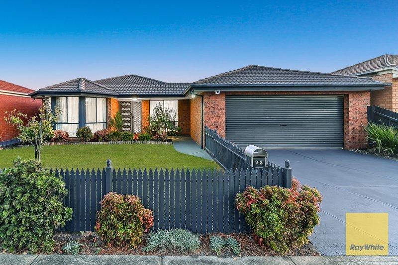 25 Karoonda Way, Hampton Park VIC 3976