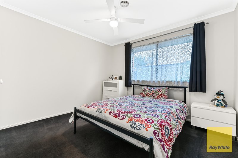 Photo - 25 Karoonda Way, Hampton Park VIC 3976 - Image 9