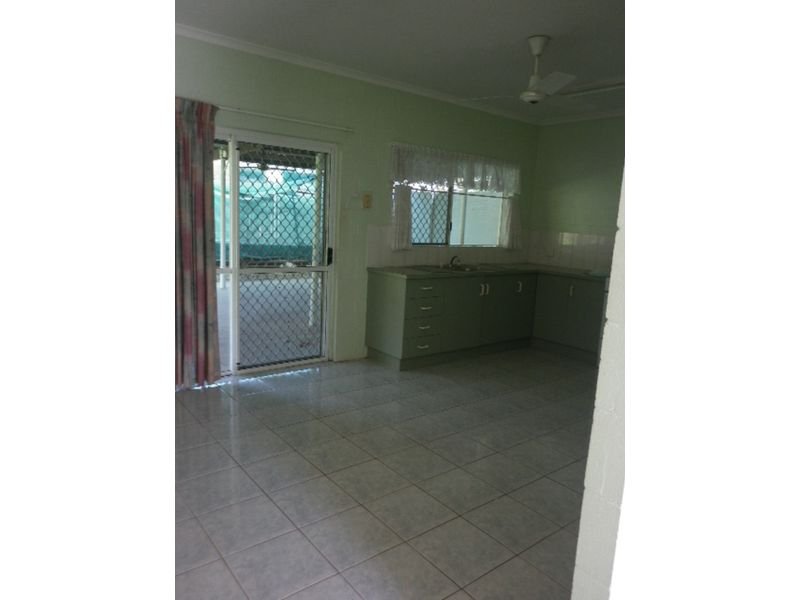 Photo - 2/5 Keith Street, Whitfield QLD 4870 - Image 5