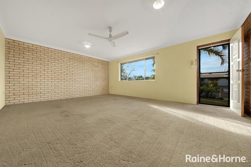 Photo - 25 Keppel Avenue, Clinton QLD 4680 - Image 6