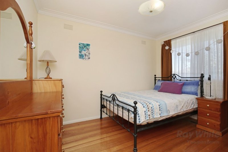 Photo - 25 Kiama Drive, Lalor VIC 3075 - Image 8