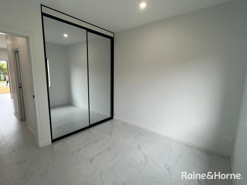 Photo - 25 Kings Road, Ingleburn NSW 2565 - Image 4