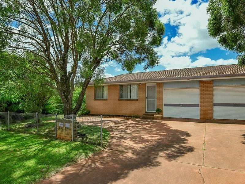 2/5 Kingsford Smith Drive, Wilsonton QLD 4350