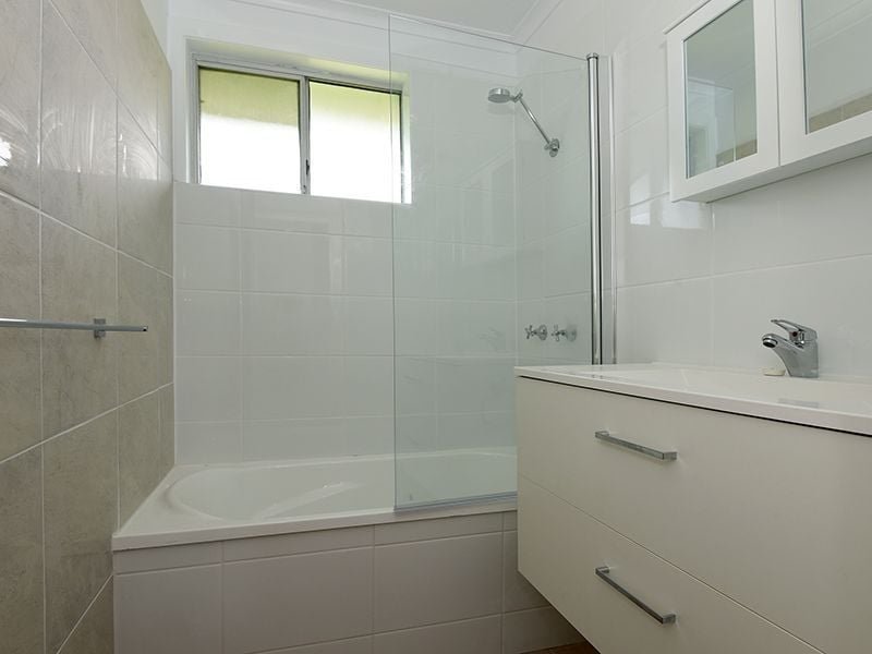 Photo - 2/5 Kingsford Smith Drive, Wilsonton QLD 4350 - Image 2