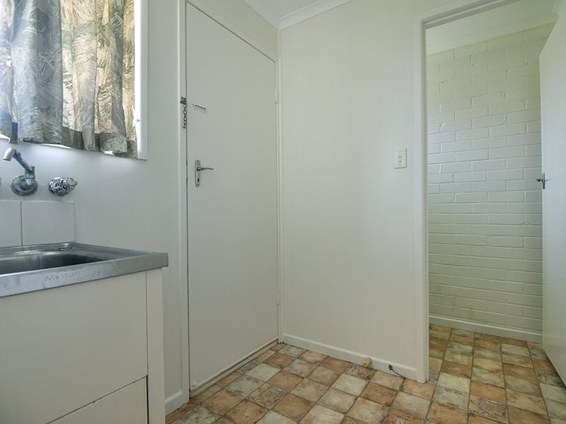 Photo - 2/5 Kingsford Smith Drive, Wilsonton QLD 4350 - Image 9