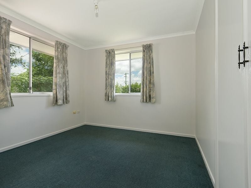 Photo - 2/5 Kingsford Smith Drive, Wilsonton QLD 4350 - Image 10