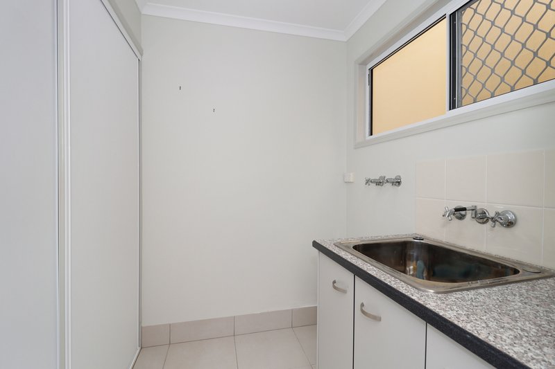 Photo - 2/5 Kinross Court, Kawungan QLD 4655 - Image 14