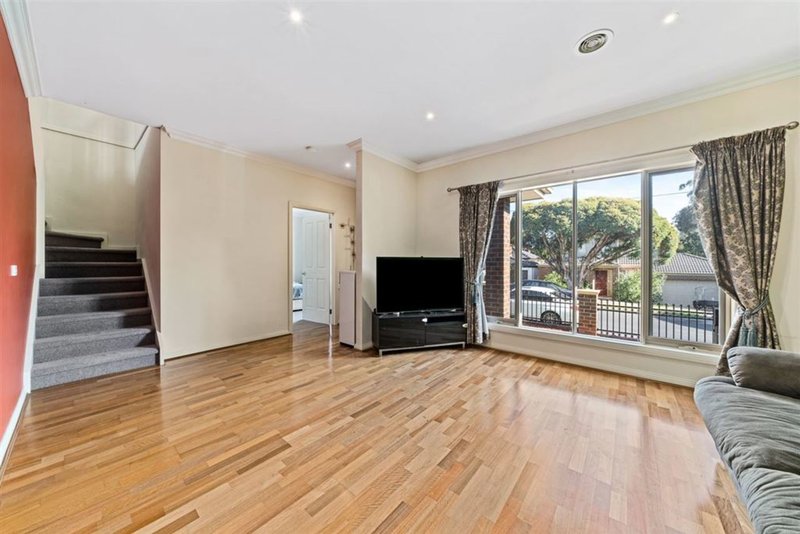 Photo - 25 Kneale Drive, Box Hill North VIC 3129 - Image 2