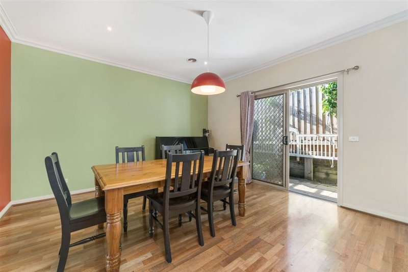 Photo - 25 Kneale Drive, Box Hill North VIC 3129 - Image 3