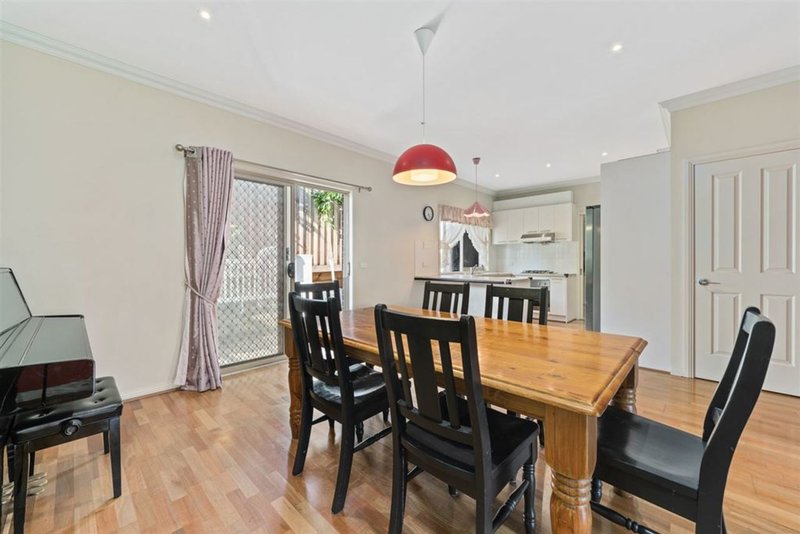 Photo - 25 Kneale Drive, Box Hill North VIC 3129 - Image 4