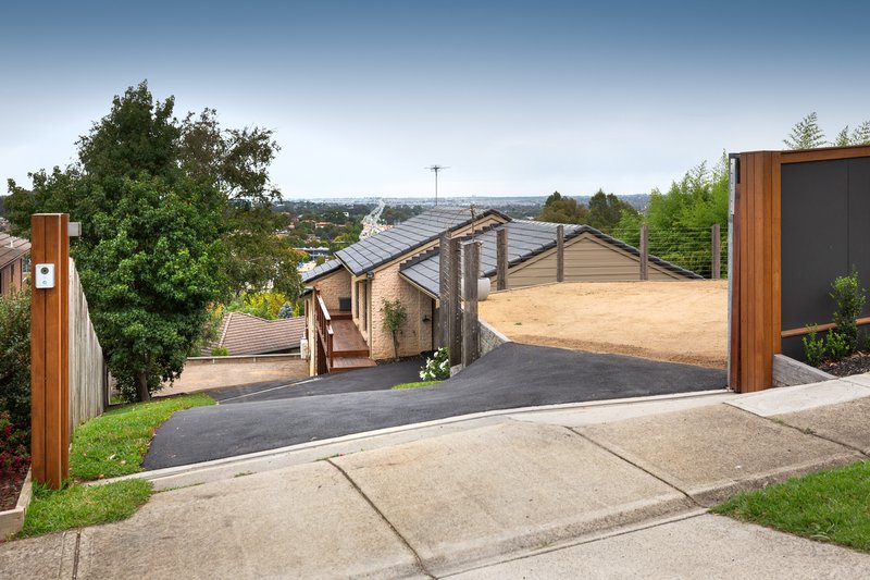 Photo - 25 Kramer Drive, Berwick VIC 3806 - Image 2