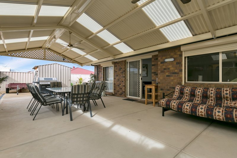 Photo - 25 Lakeland Road, Munno Para West SA 5115 - Image 10