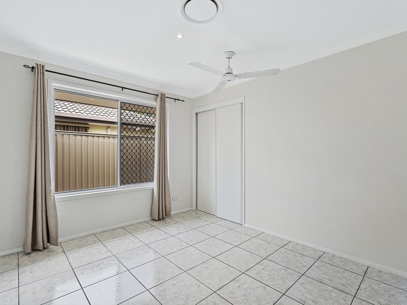 Photo - 25 Lakeshore Drive, Helensvale QLD 4212 - Image 14