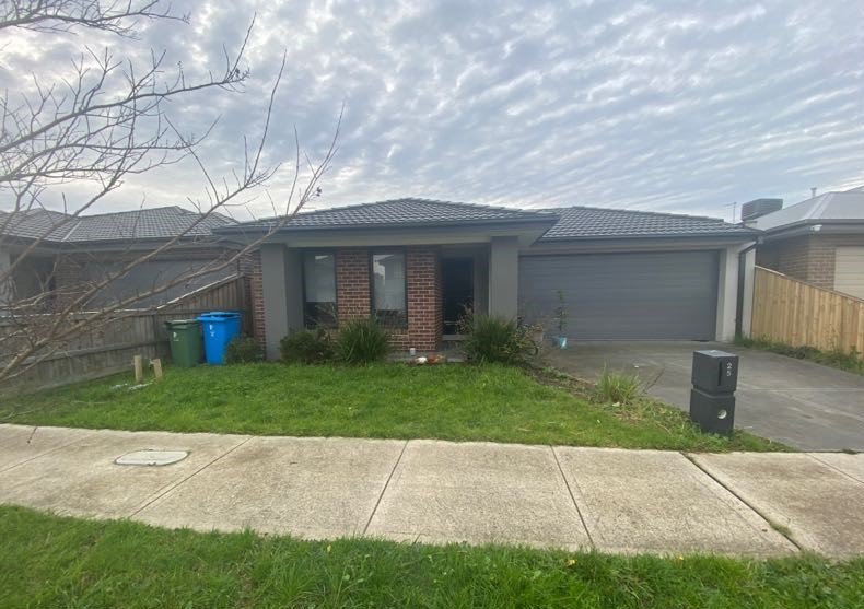 25 Langshan Road, Clyde North VIC 3978