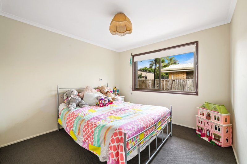 Photo - 25 Lapoinya Crescent, Warana QLD 4575 - Image 6