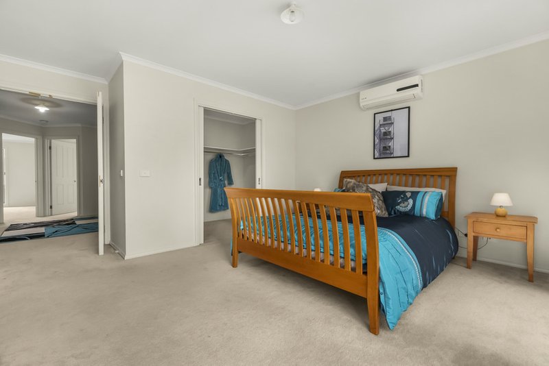 Photo - 25 Larkspur Circuit, Glen Waverley VIC 3150 - Image 6