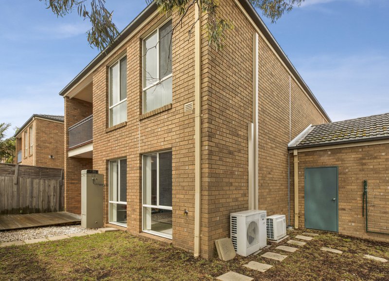 Photo - 25 Larkspur Circuit, Glen Waverley VIC 3150 - Image 10