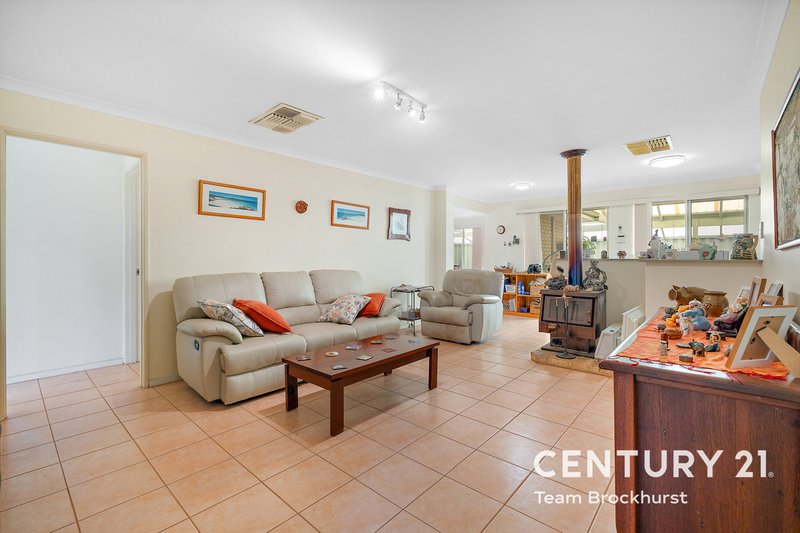 Photo - 25 Larkspur Place, Thornlie WA 6108 - Image 17
