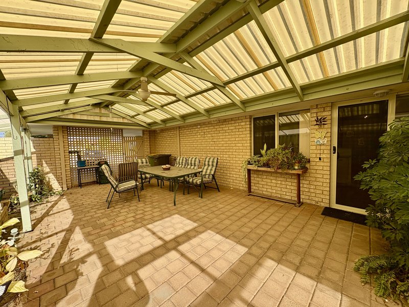 Photo - 25 Larkspur Place, Thornlie WA 6108 - Image 2