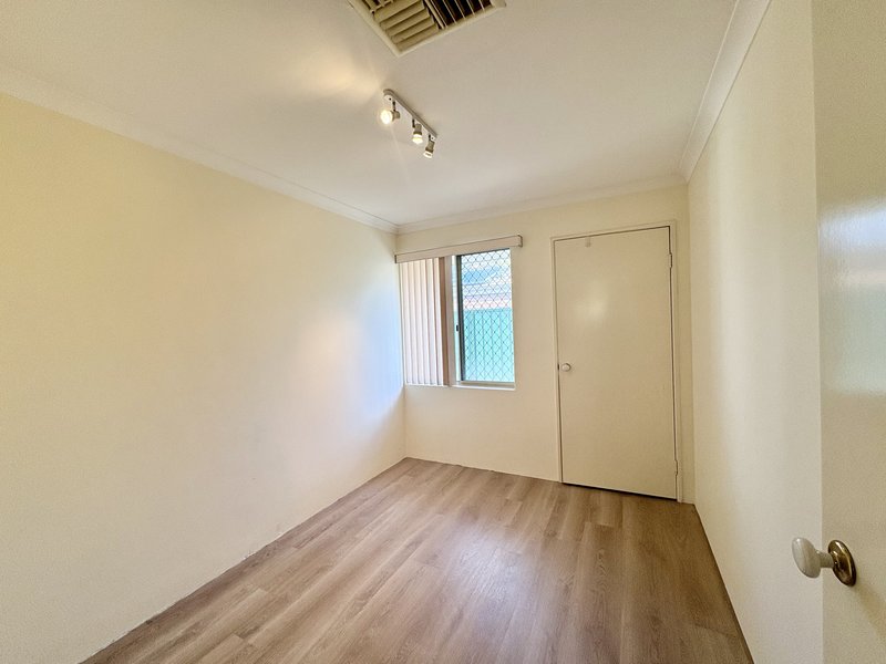 Photo - 25 Larkspur Place, Thornlie WA 6108 - Image 4