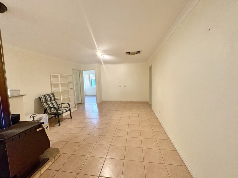 Photo - 25 Larkspur Place, Thornlie WA 6108 - Image 6