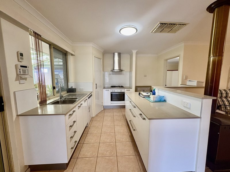 Photo - 25 Larkspur Place, Thornlie WA 6108 - Image 7