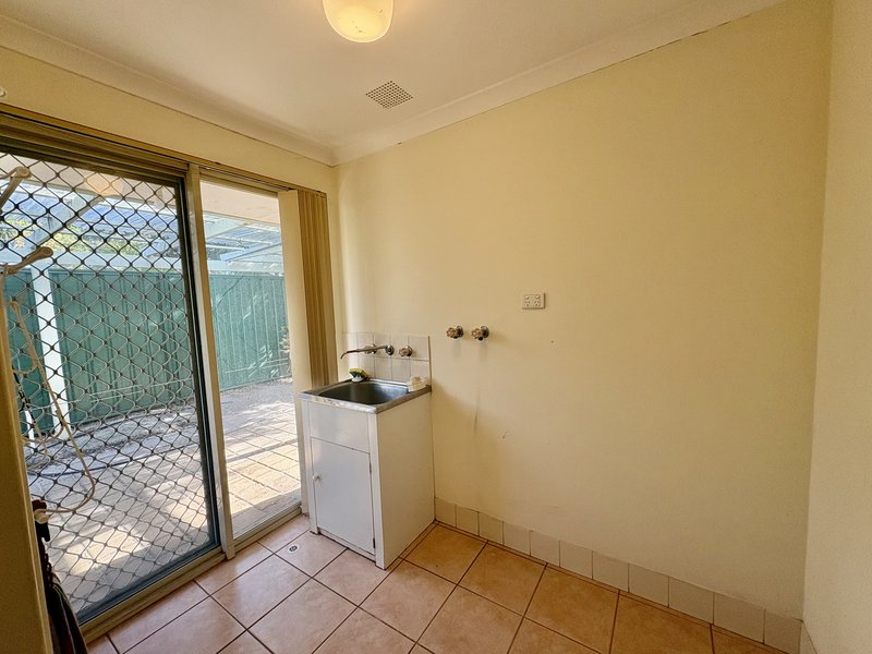 Photo - 25 Larkspur Place, Thornlie WA 6108 - Image 8