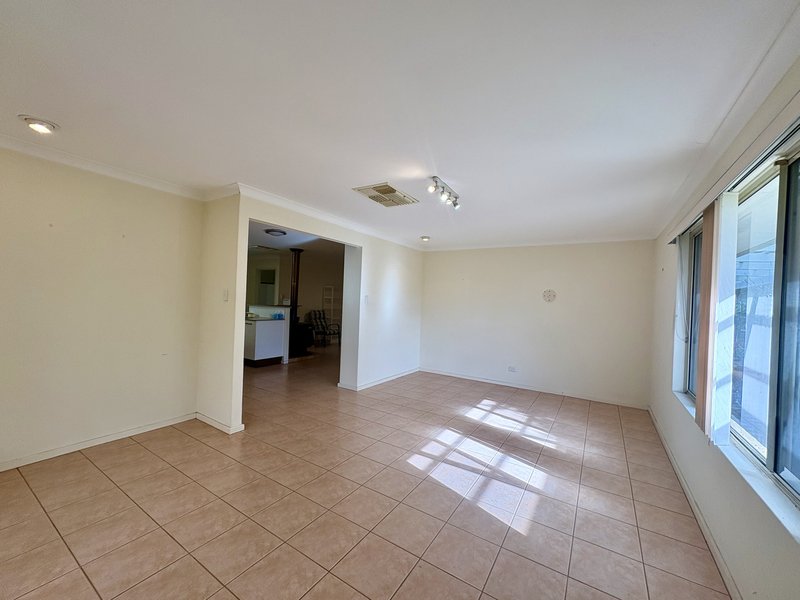 Photo - 25 Larkspur Place, Thornlie WA 6108 - Image 10