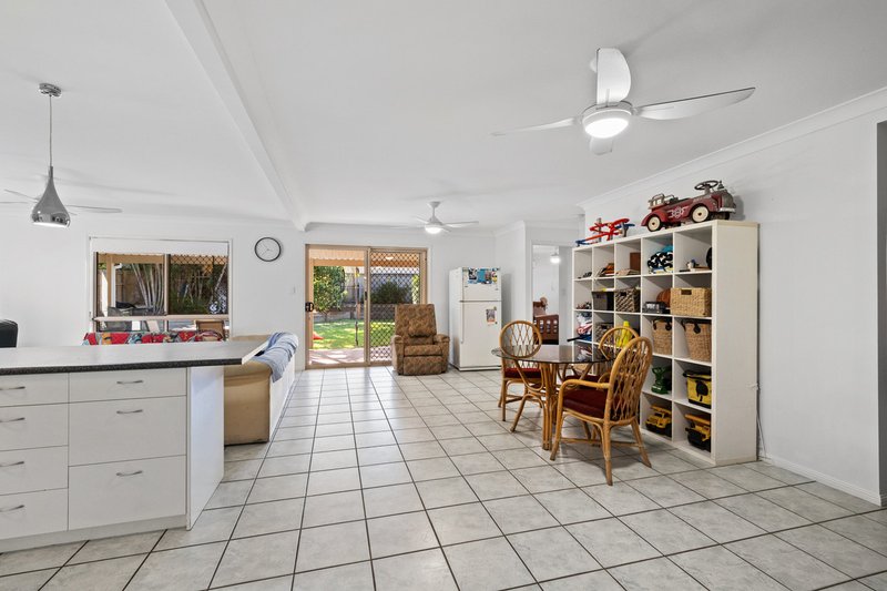 Photo - 25 Lawn Terrace, Capalaba QLD 4157 - Image 8