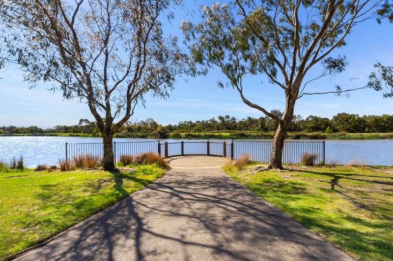 Photo - 25 Lemongrove Way, Berwick VIC 3806 - Image 6