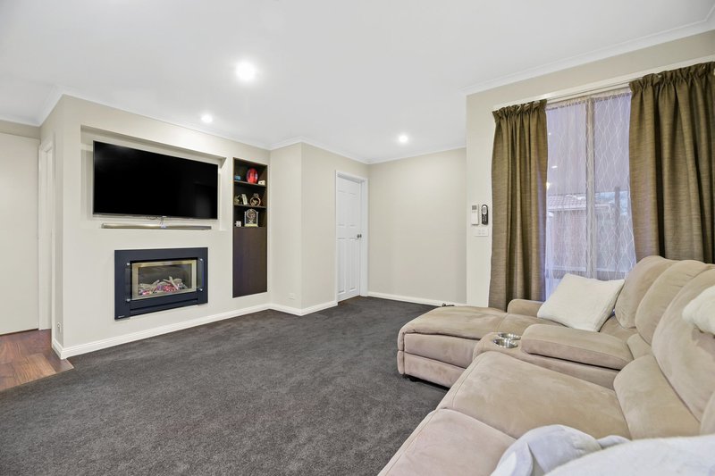 Photo - 2/5 Linlithgow Court, Narre Warren VIC 3805 - Image 6