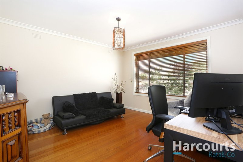 Photo - 25 Linoak Avenue, Lalor VIC 3075 - Image 5