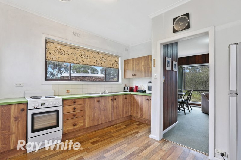 Photo - 25 Lockyers Road, Lara VIC 3212 - Image 4