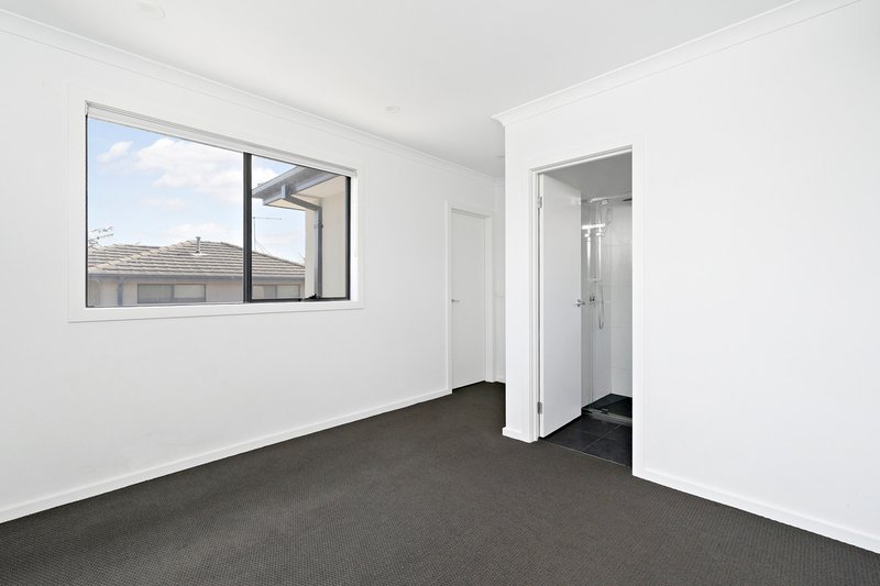 Photo - 2/5 Lorraine Street, Frankston VIC 3199 - Image 4