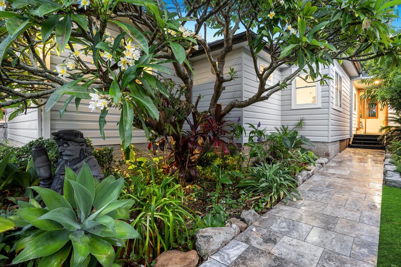 Photo - 25 Lovett Street, Manly Vale NSW 2093 - Image 2