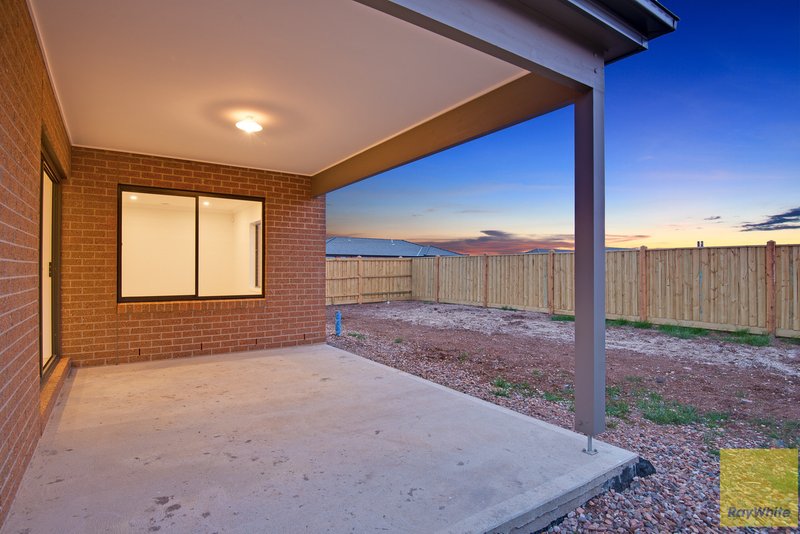 Photo - 25 Madden Boulevard, Tarneit VIC 3029 - Image 6