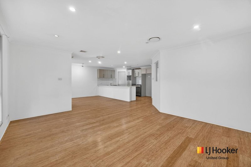 Photo - 25 Magento Place, Prestons NSW 2170 - Image 3