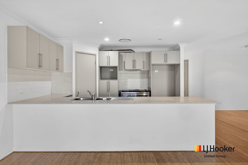 Photo - 25 Magento Place, Prestons NSW 2170 - Image 4