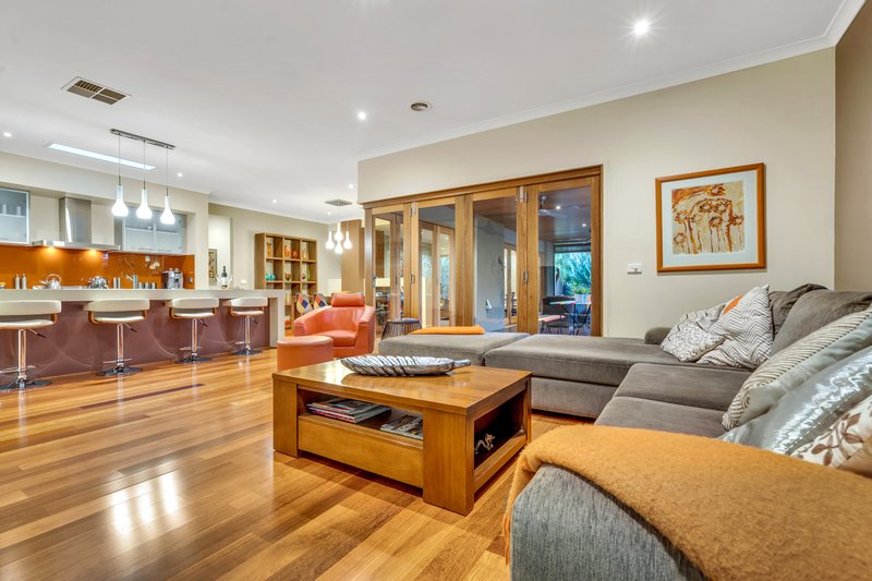 Photo - 25 Mallard Circuit, Craigieburn VIC 3064 - Image 15