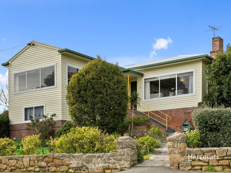 25 Malunna Road, Lindisfarne TAS 7015