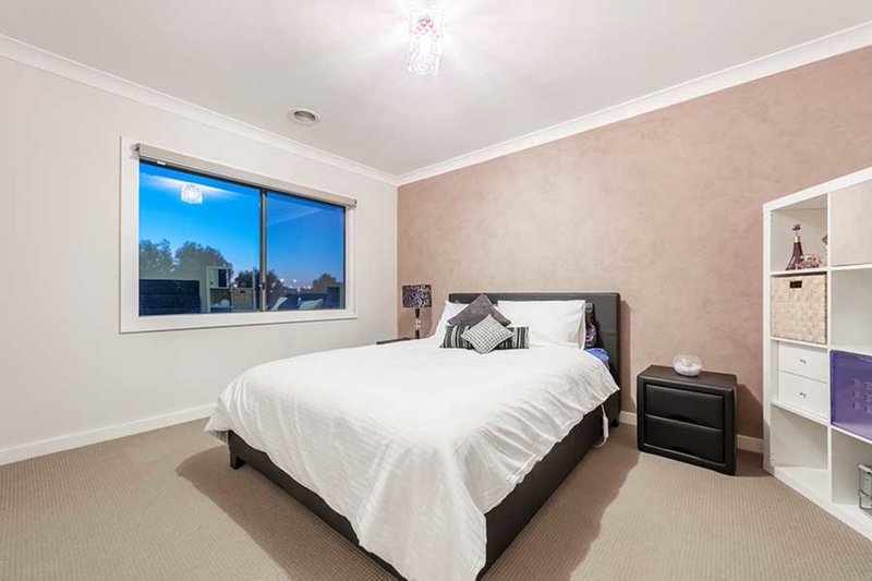 Photo - 25 Mareeba Way, Craigieburn VIC 3064 - Image 11