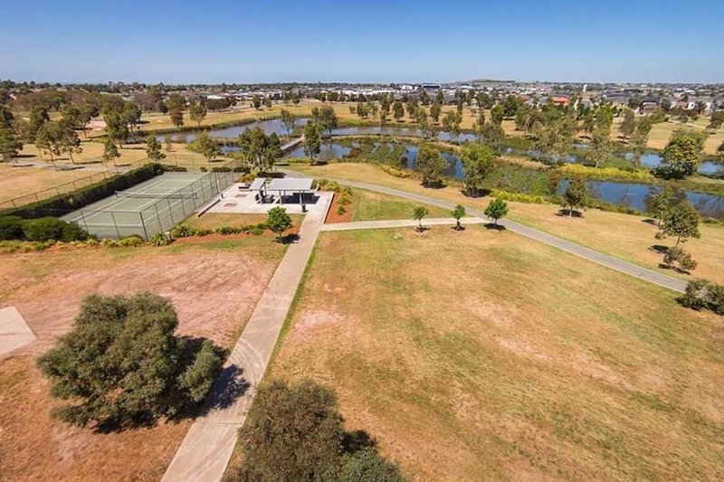 Photo - 25 Mareeba Way, Craigieburn VIC 3064 - Image 22