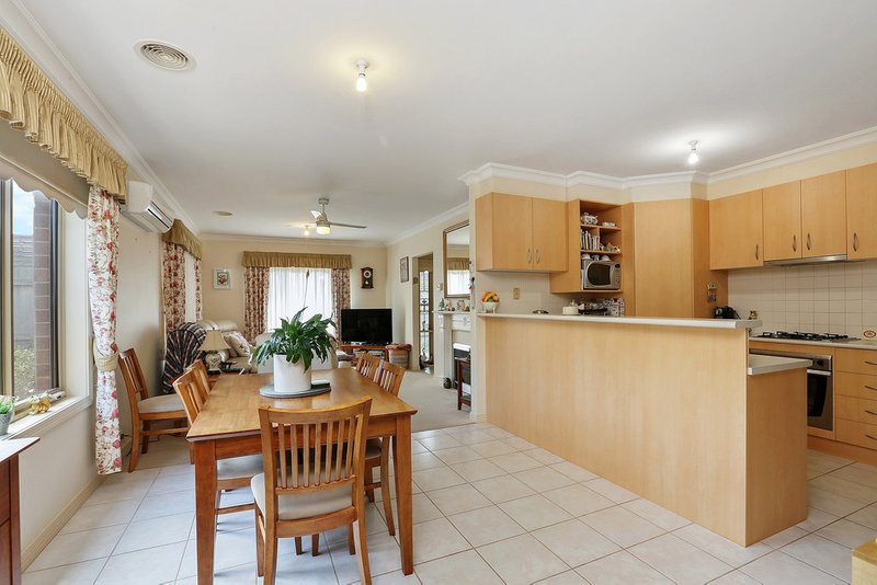 Photo - 25 Maria Court, Lara VIC 3212 - Image 3