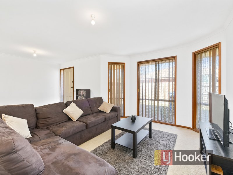 Photo - 2/5 Maureen Close, Cranbourne West VIC 3977 - Image 2