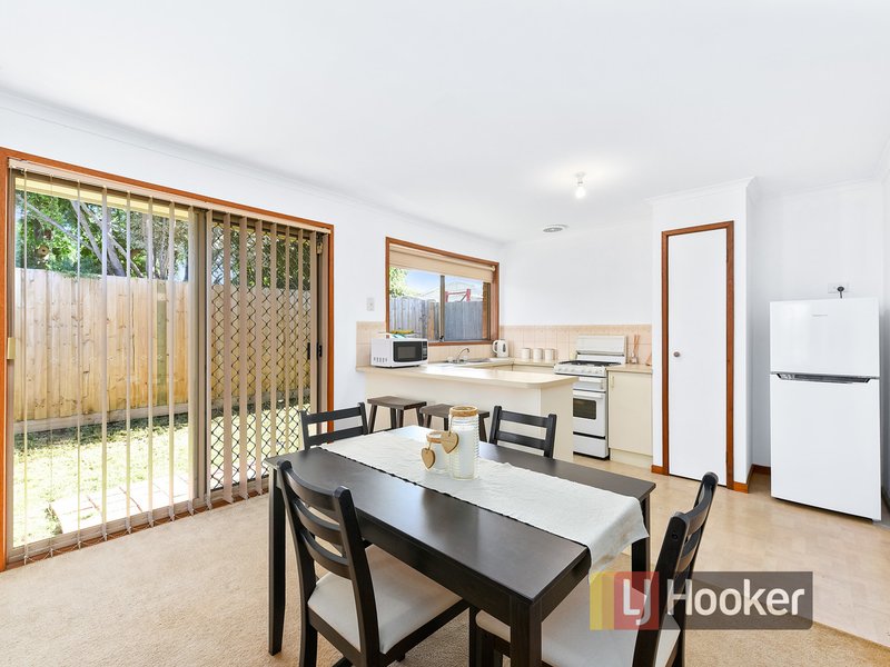 Photo - 2/5 Maureen Close, Cranbourne West VIC 3977 - Image 3