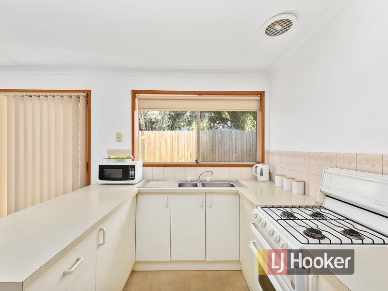 Photo - 2/5 Maureen Close, Cranbourne West VIC 3977 - Image 6