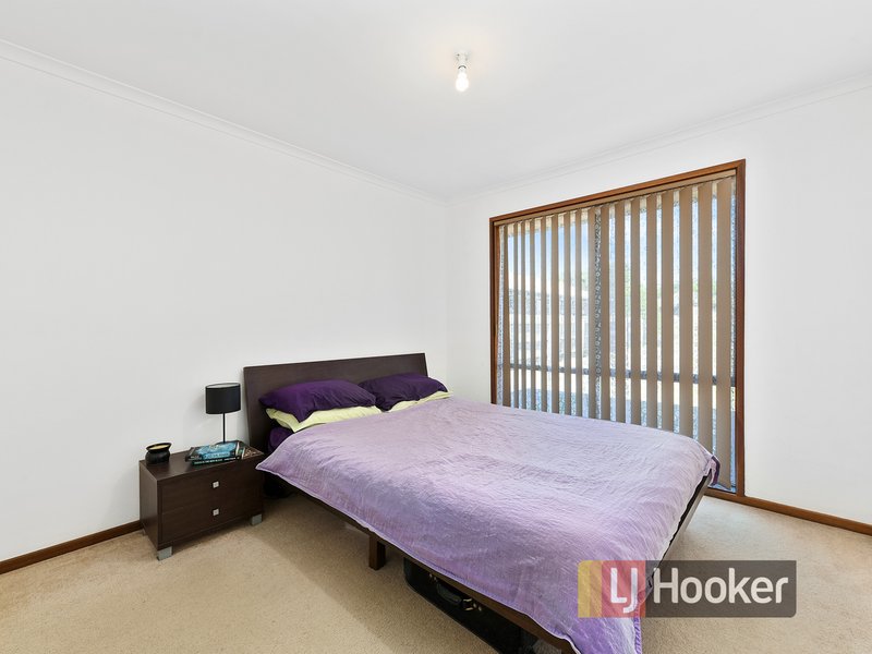 Photo - 2/5 Maureen Close, Cranbourne West VIC 3977 - Image 7