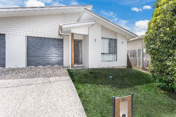 Photo - 2/5 Mayfair Crescent, Kallangur QLD 4503 - Image 1